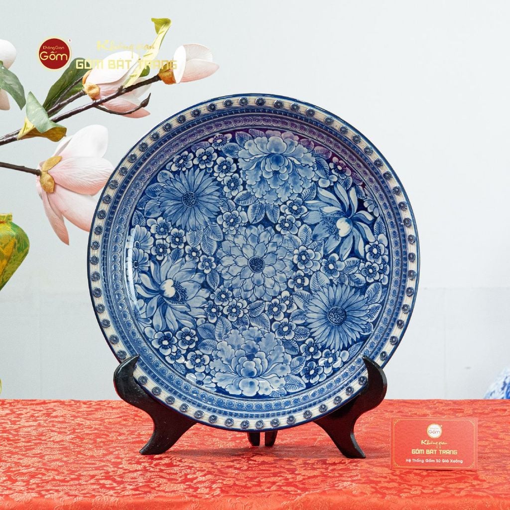 Đĩa Trưng Bày Men Lam Ngàn Hoa Hội Tụ