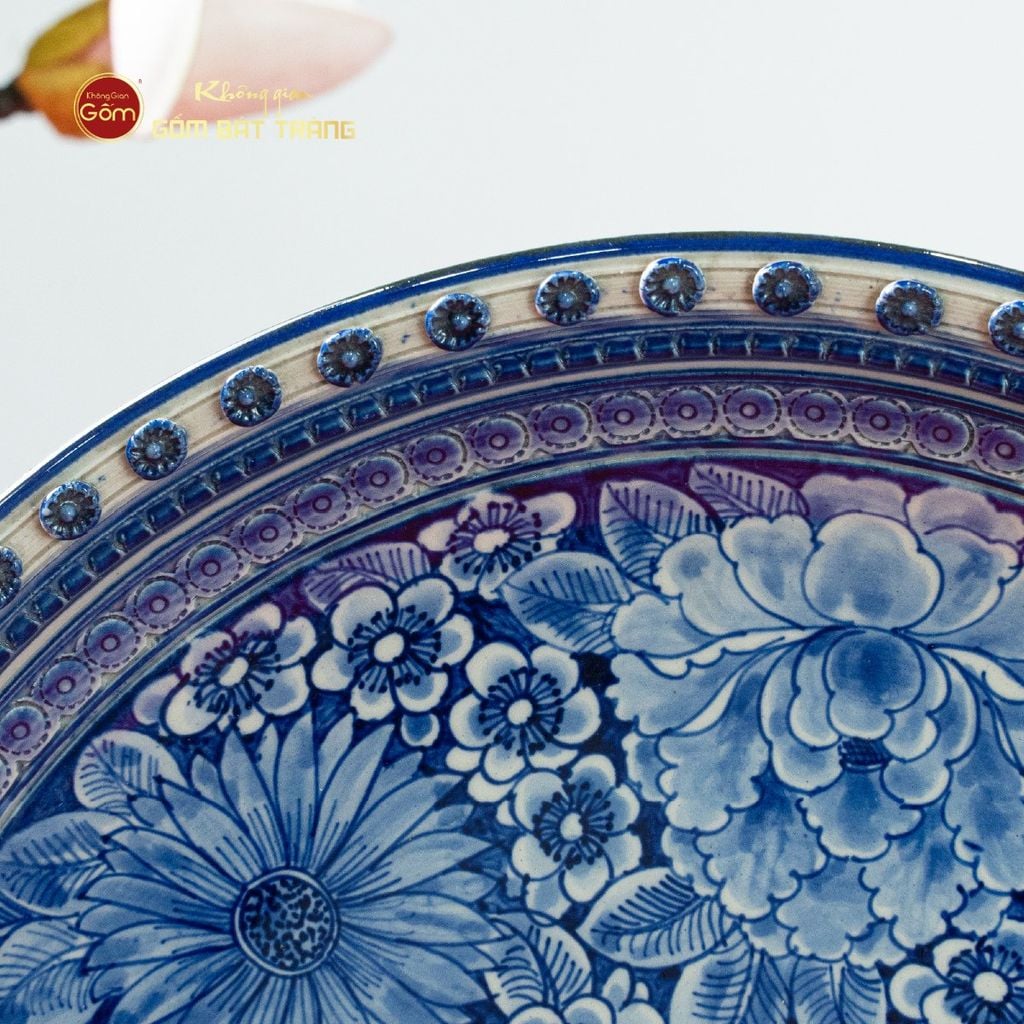 Đĩa Trưng Bày Men Lam Ngàn Hoa Hội Tụ