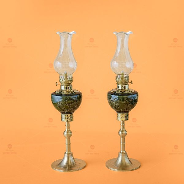 Đèn Dầu Thờ Chân Đồng Khắc Hoa Sen