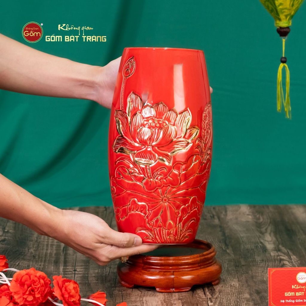 Lọ Hoa Men Màu Hoa Sen Vẽ Vàng