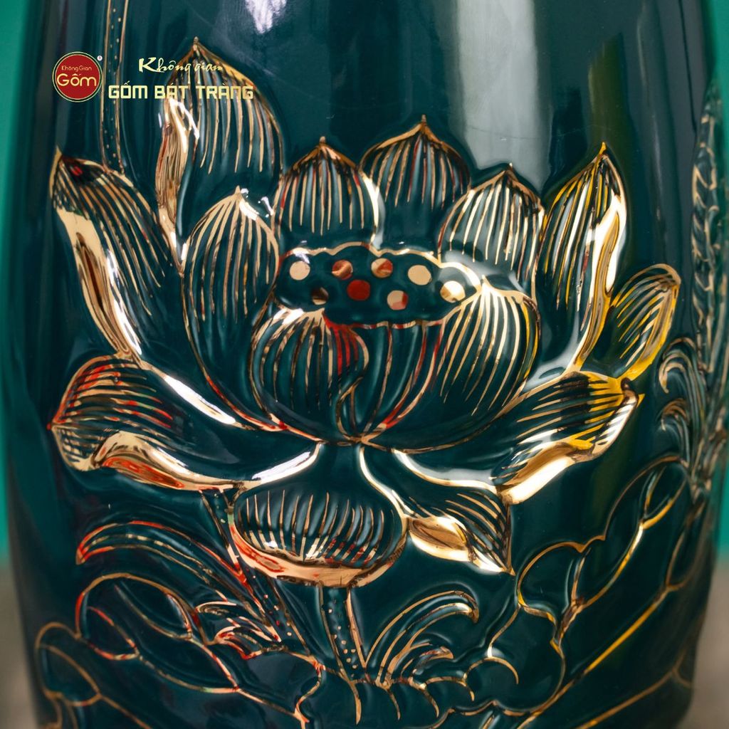 Lọ Hoa Men Màu Hoa Sen Vẽ Vàng