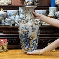 Lọ Hoa Thờ Men Rạn Nổi Họa Tiết Công Đào