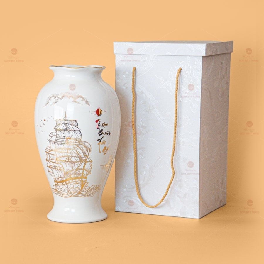 Lọ Hoa Thuận Buồm Xuôi Gió Vẽ Vàng