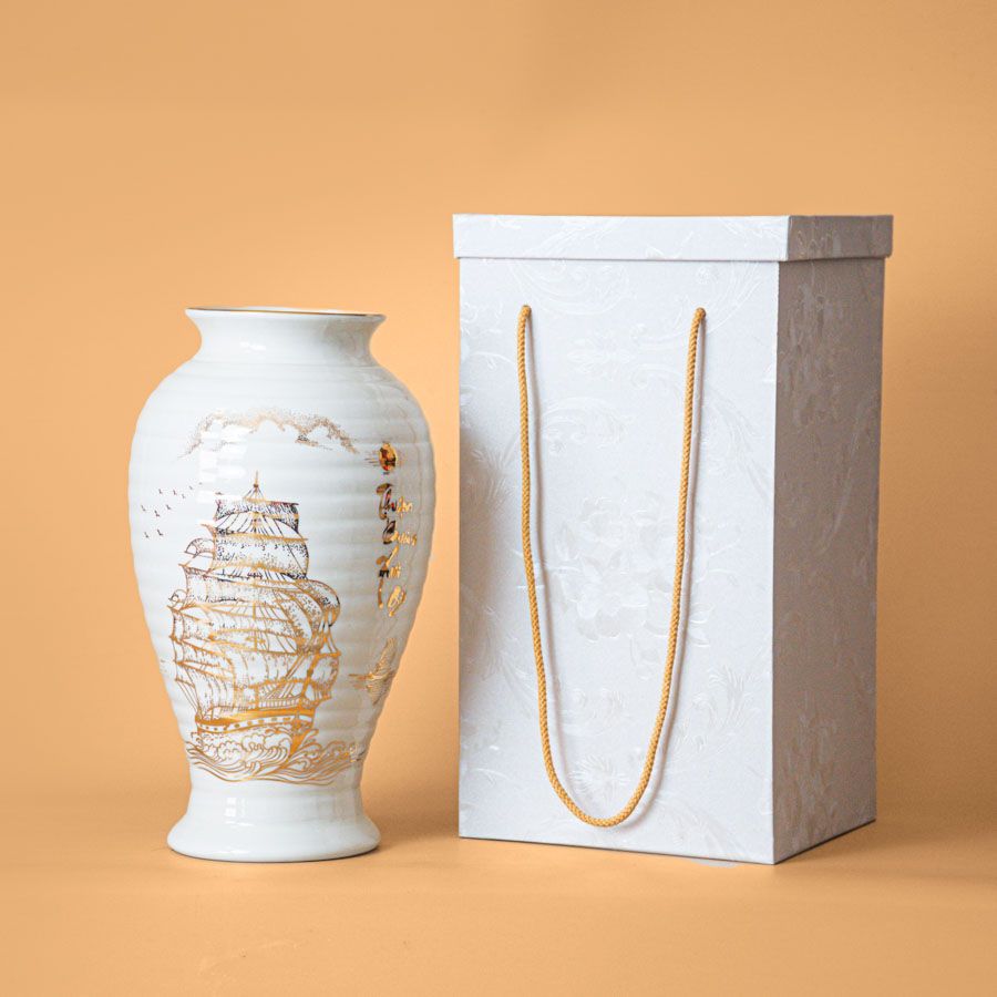 Lọ Hoa Thuận Buồm Xuôi Gió Vẽ Vàng