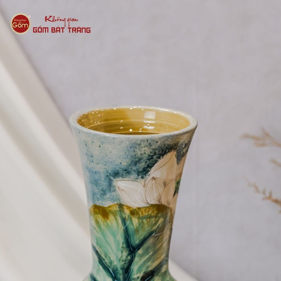 Lọ Hoa Vẽ Tay Sen Đỏ