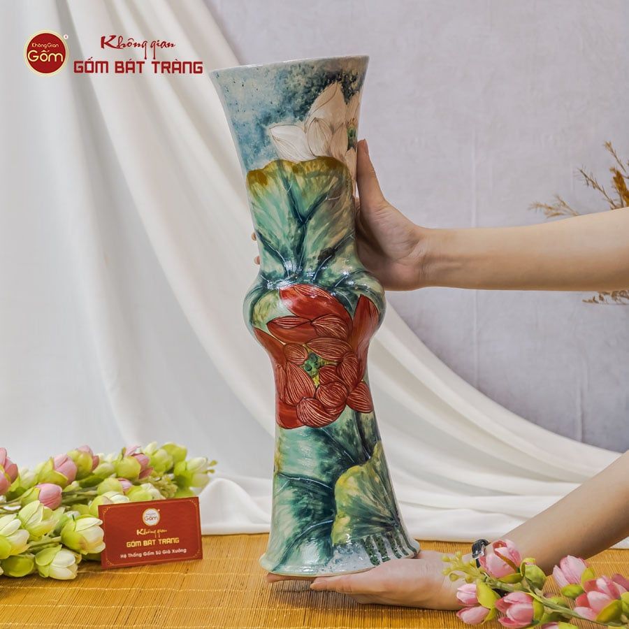 Lọ Hoa Vẽ Tay Sen Đỏ
