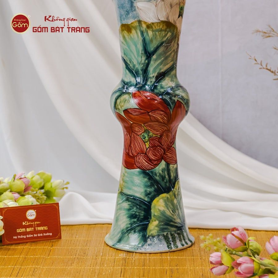 Lọ Hoa Vẽ Tay Sen Đỏ