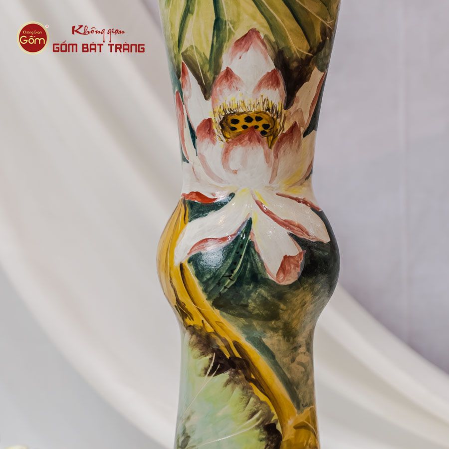 Lọ Hoa Vẽ Tay Sen Hồng