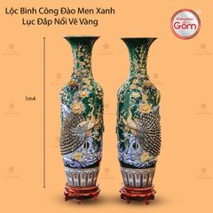 Lộc Bình Công Đào Men Xanh Lục Đắp Nổi Vẽ Vàng