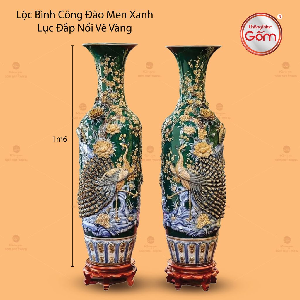 Lộc Bình Công Đào Men Xanh Lục Đắp Nổi Vẽ Vàng