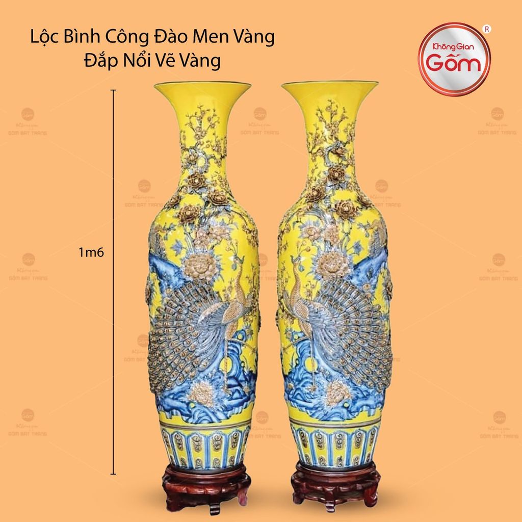 Lộc Bình Công Đào Men Vàng Đắp Nổi Vẽ Vàng
