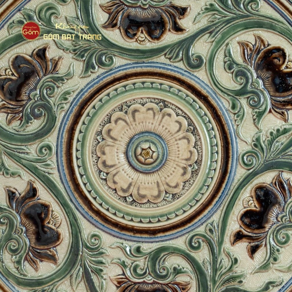 Đĩa Trưng Bày Đắp Nổi Vẽ Màu Hoa Sen Hội Tụ