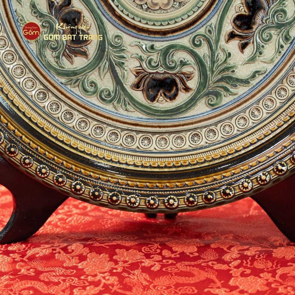 Đĩa Trưng Bày Đắp Nổi Vẽ Màu Hoa Sen Hội Tụ