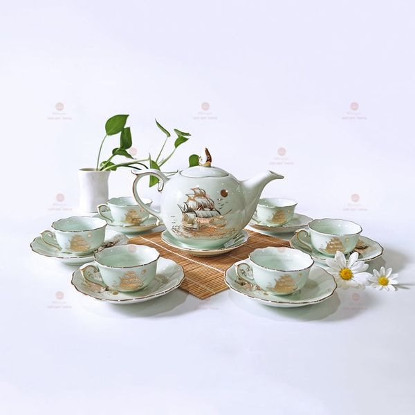 Bộ trà Mẫu Đơn men ngọc Thuận buồm chỉ vàng