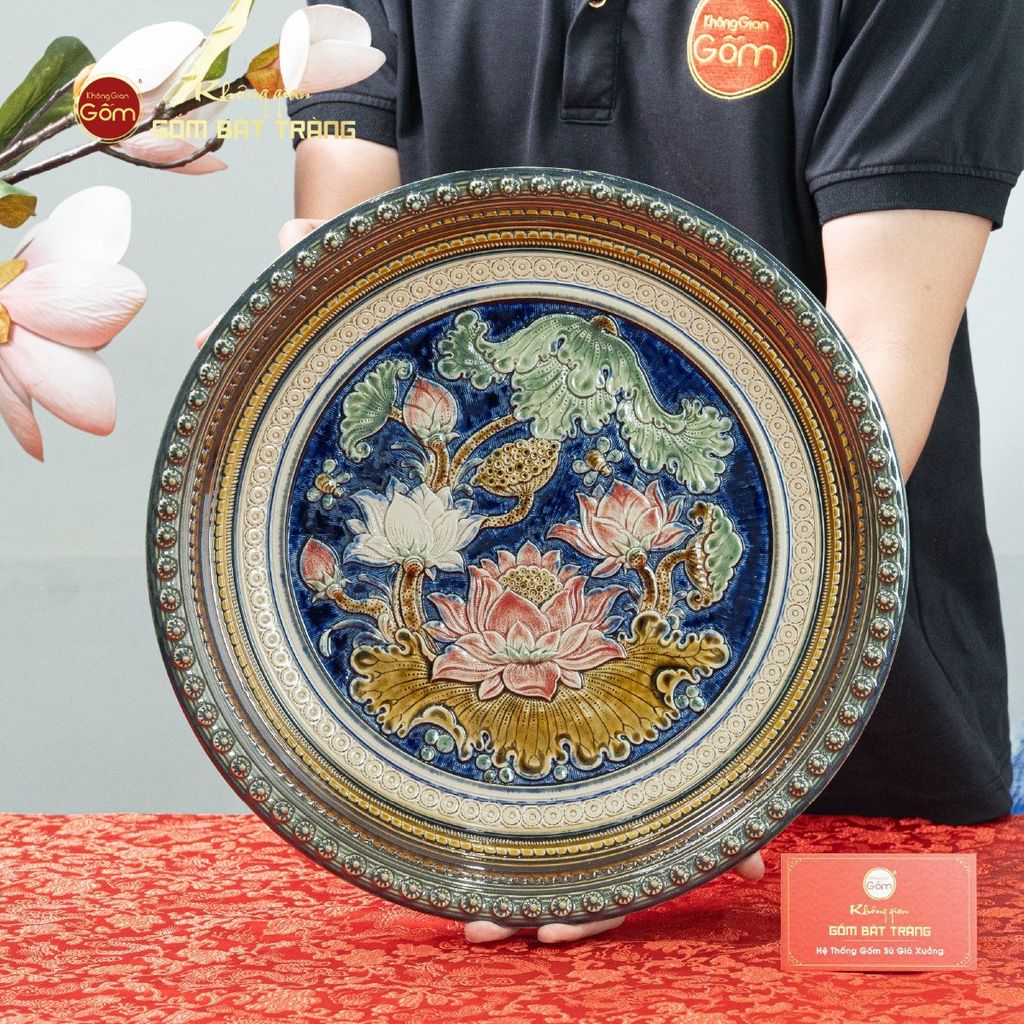 Đĩa Trưng Bày Đắp Nổi Vẽ Màu Hoa Sen