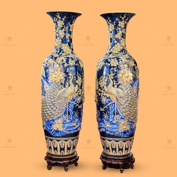 Lộc Bình Công Đào Men Xanh Coban Đắp Nổi Vẽ Vàng