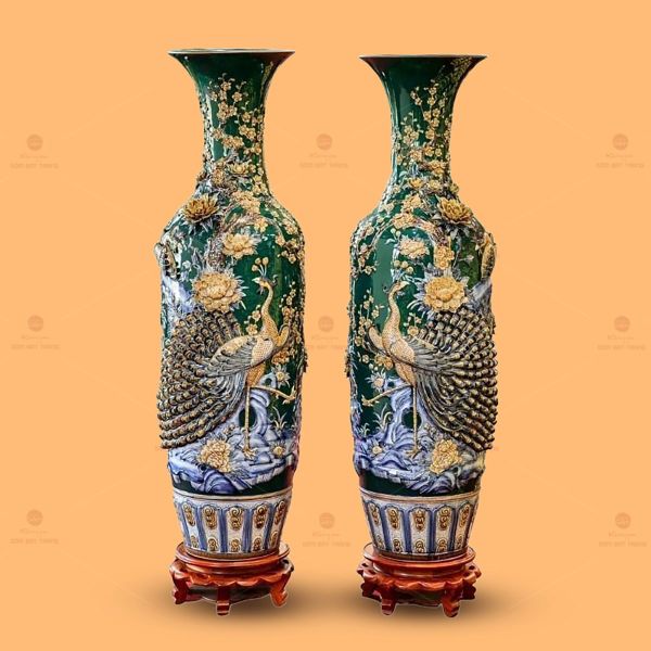 Lộc Bình Công Đào Men Xanh Lục Đắp Nổi Vẽ Vàng