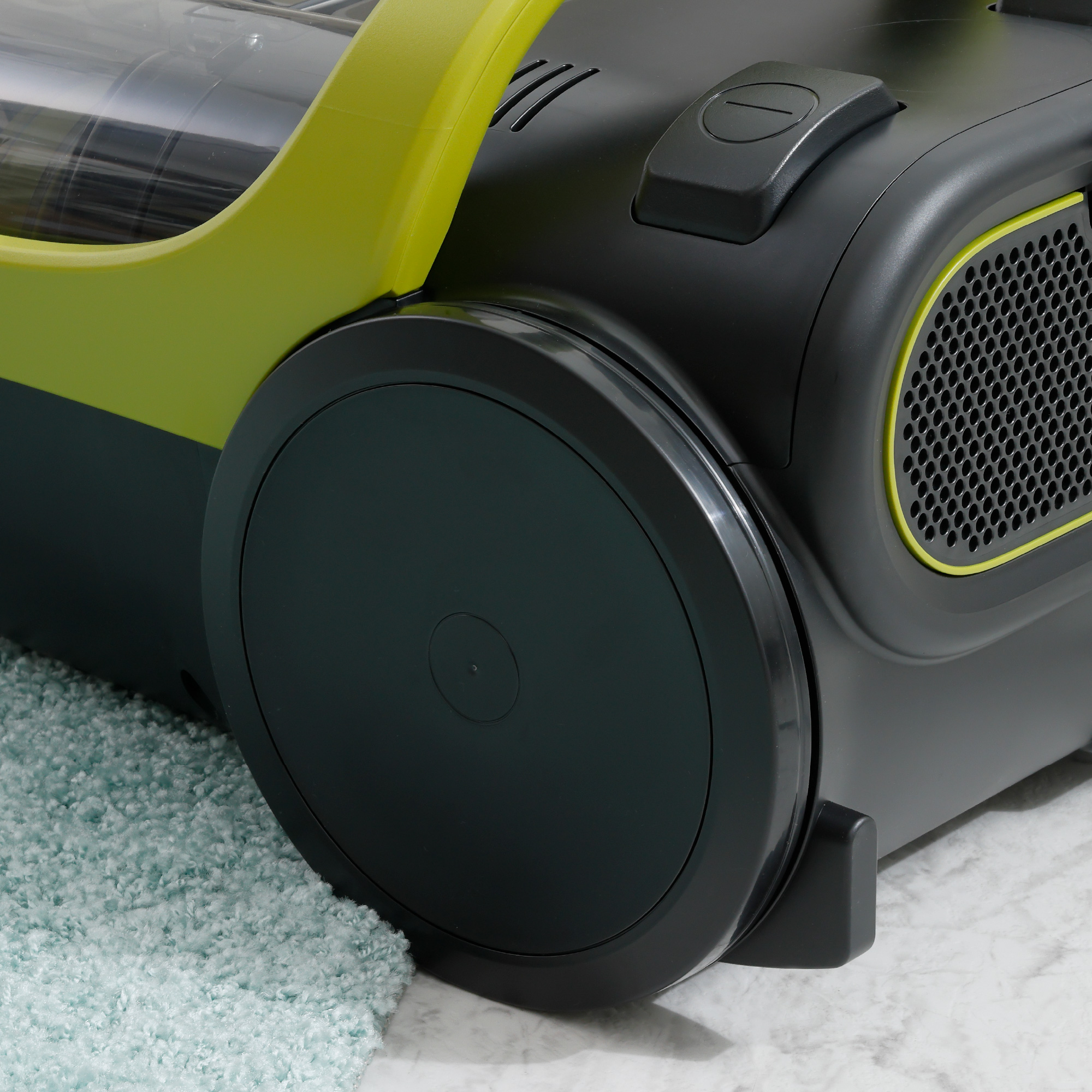 Di chuyển dễ dàng với con lăn lớn