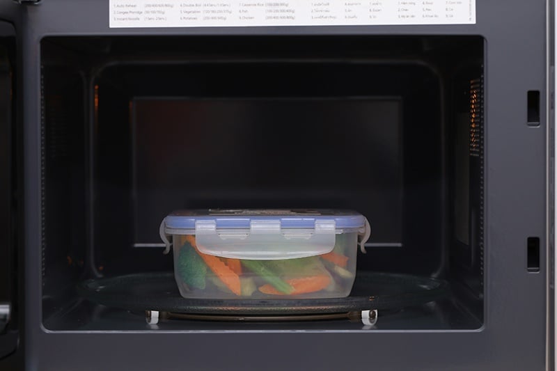 Lò vi sóng Panasonic 25 lít NN-ST34HMYUE