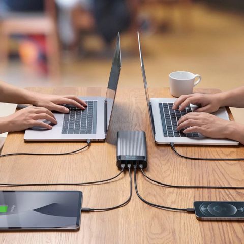  Pin sạc dự phòng HYPERJUICE BATTERY PACK 4*USB-C 27000 mAh, 245W 