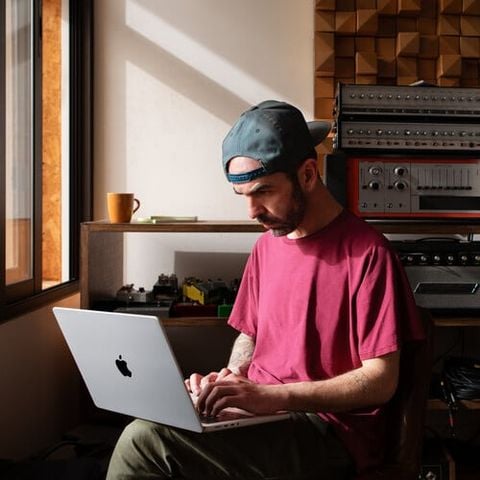 MacBook Pro 14 inch M2 Pro 16-Core GPU 16GB 512GB