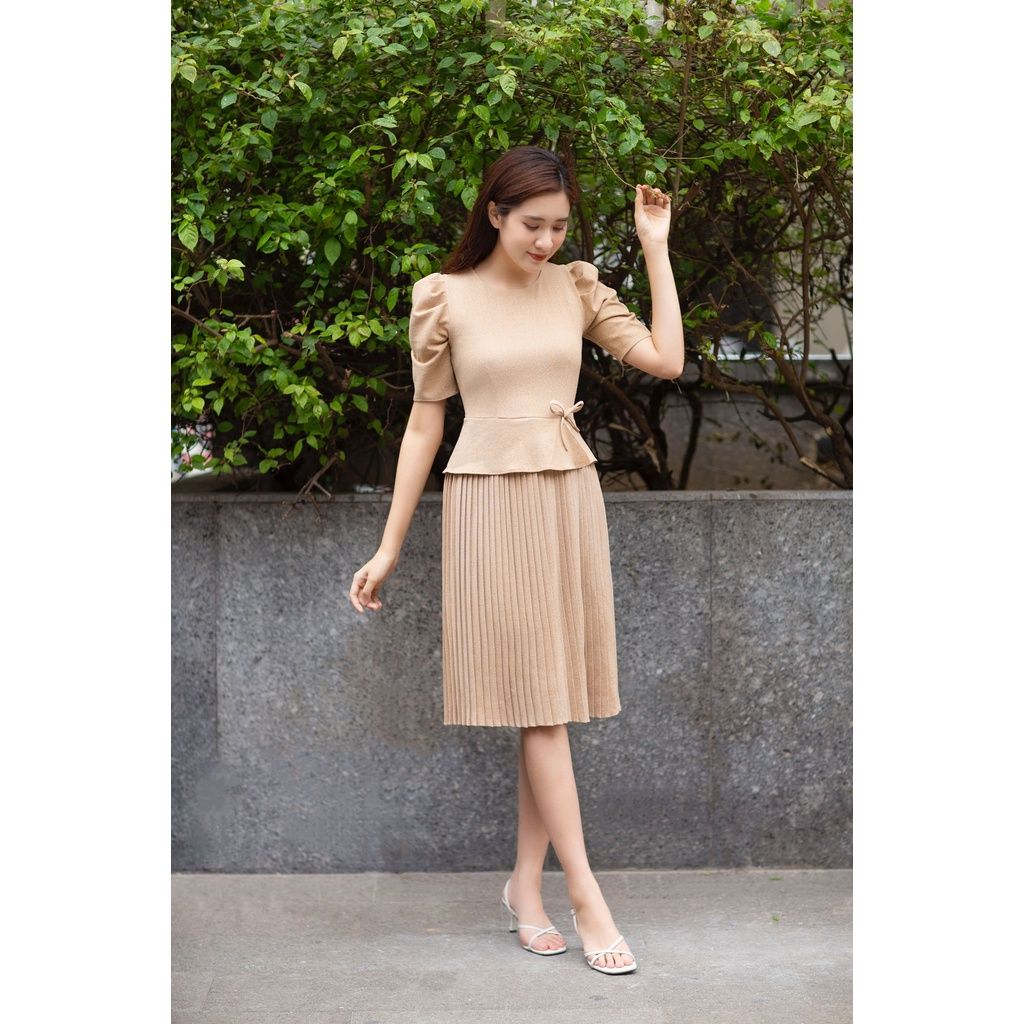  Váy dập ly hai lớp dáng peplum màu nude ánh cam cao cấp sang trọng thương hiệu Mozlla mã MLV 012PC 