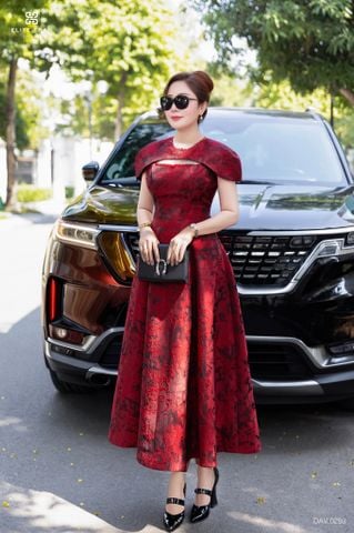Váy gấm hoa đỏ
