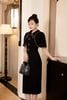 Đầm đen cổ đức tay choàng