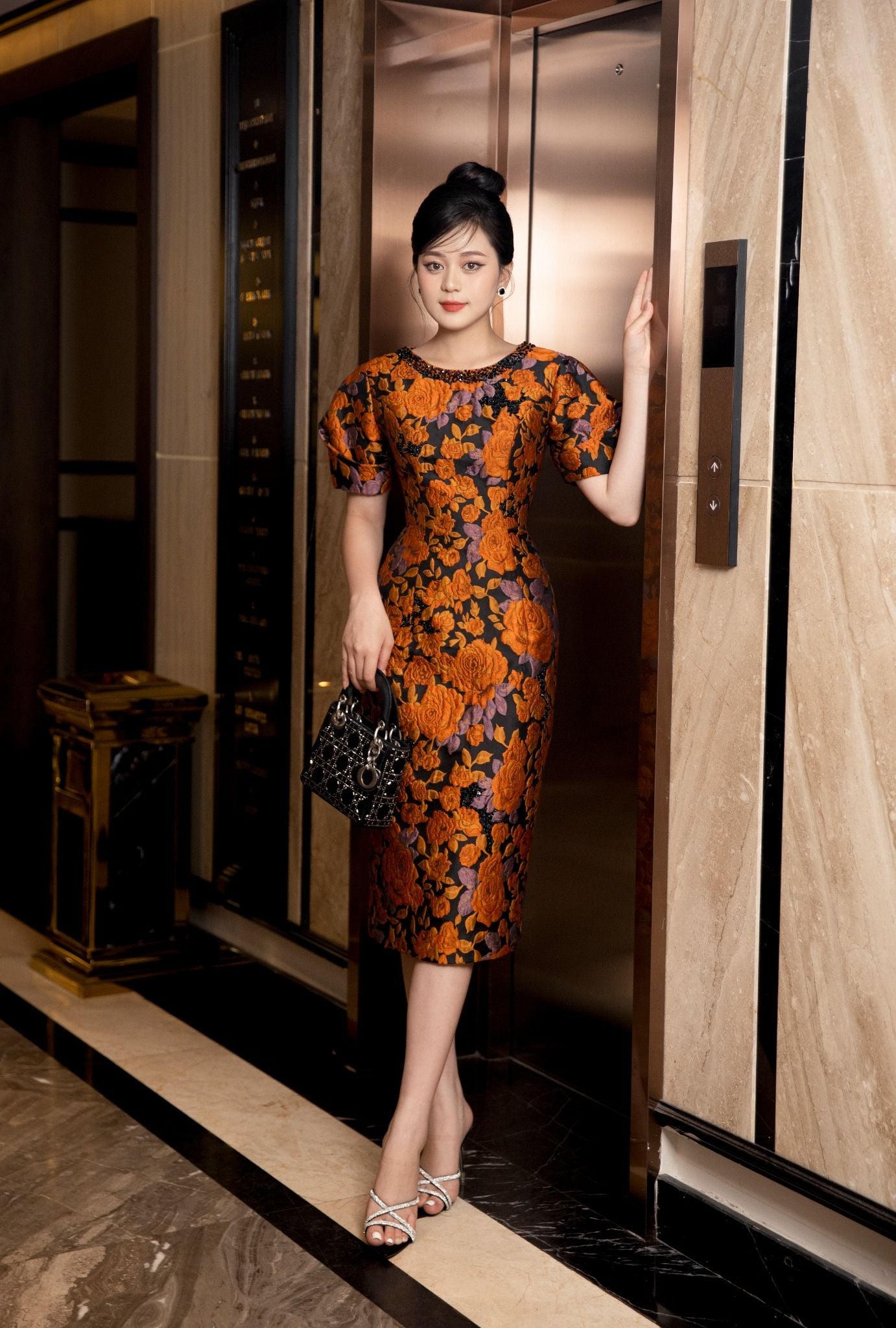 Đầm taffta gấm hoa cam