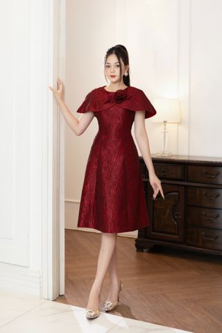 Đầm vai yếm sẻ cài hoa lệch