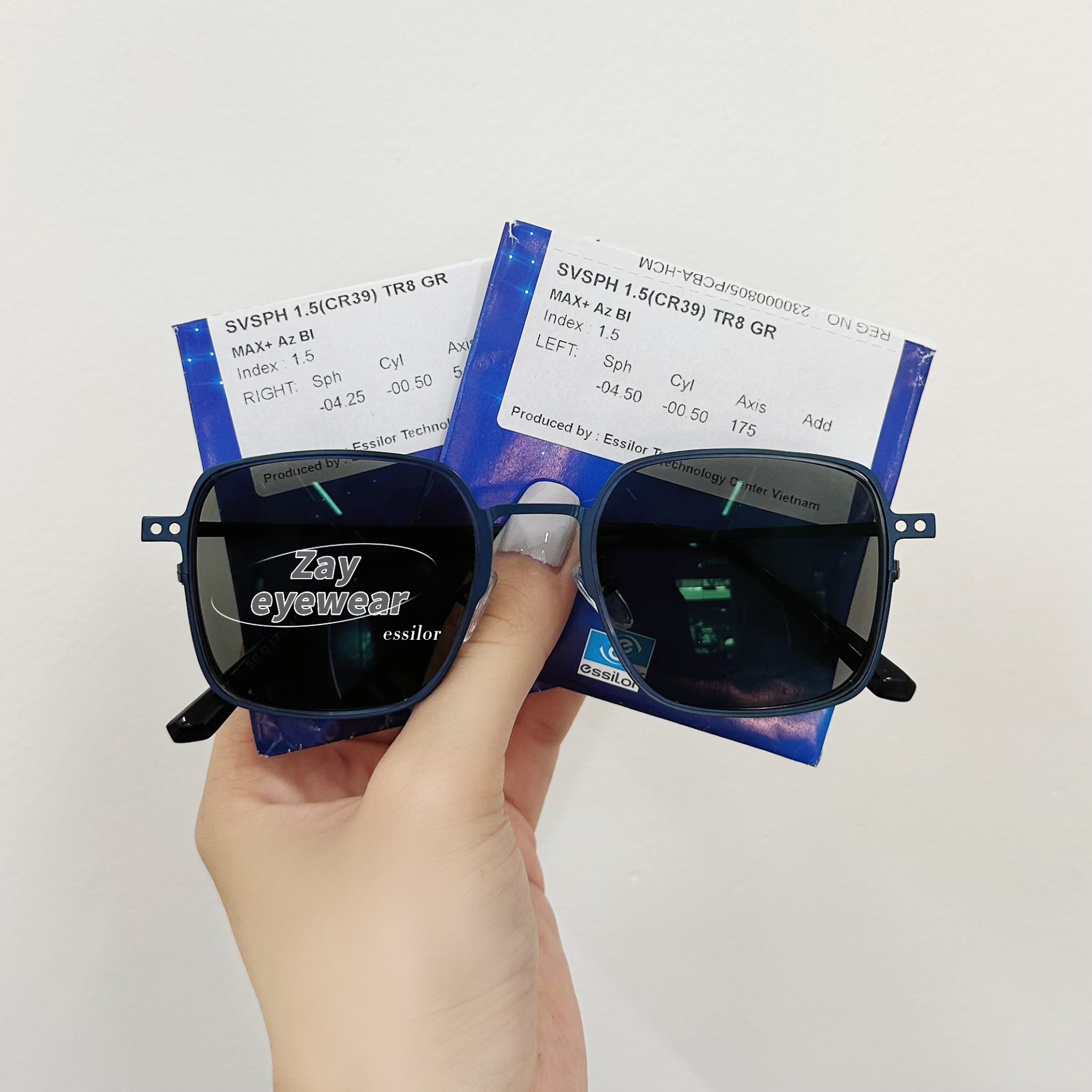  Tròng Kính Đổi màu Essilor Crizal Transitions Signature Gen 8 đổi màu ngăn ánh sáng xanh Blue UV Capture chính hãng 