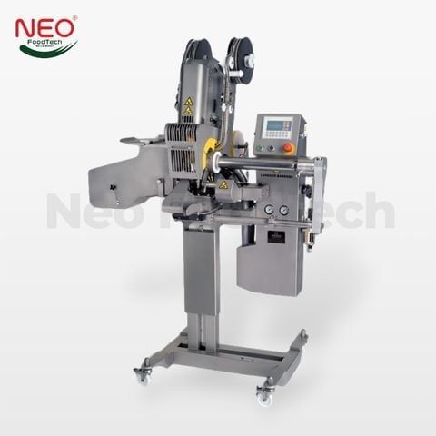 Automatic lead clamping device