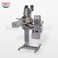 Automatic lead clamping device