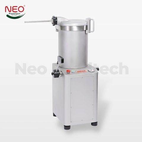Hydraulic stuffing equipment