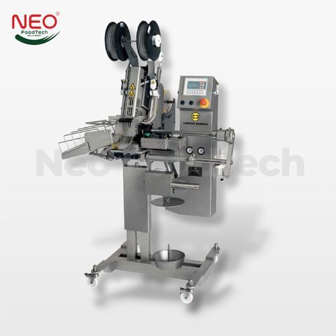 Automatic lead clamping device
