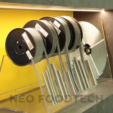 Automatic lead clamping device