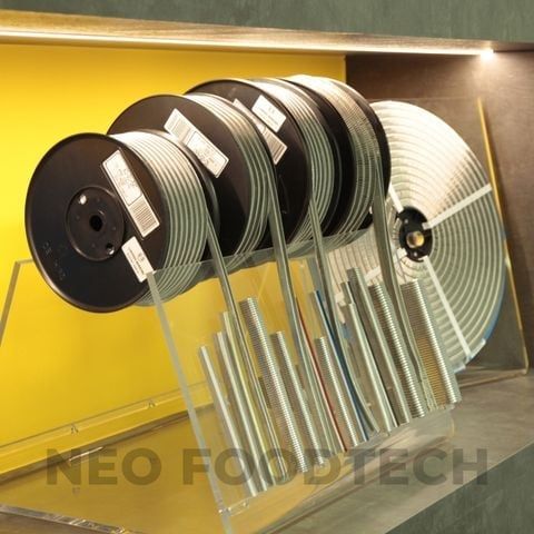 Automatic lead clamping device