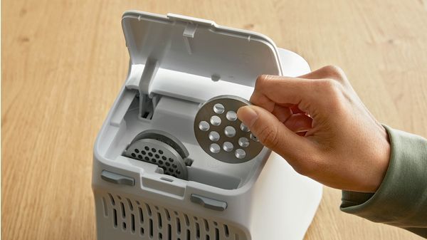  Máy xay thịt Bosch MFW3520W 1500W (trắng) 