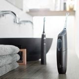  Tăm Nước Philips HX8438/03 Màu Đen 