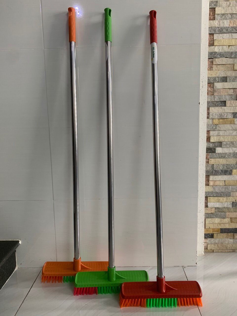  Chổi chà sàn cán inox 