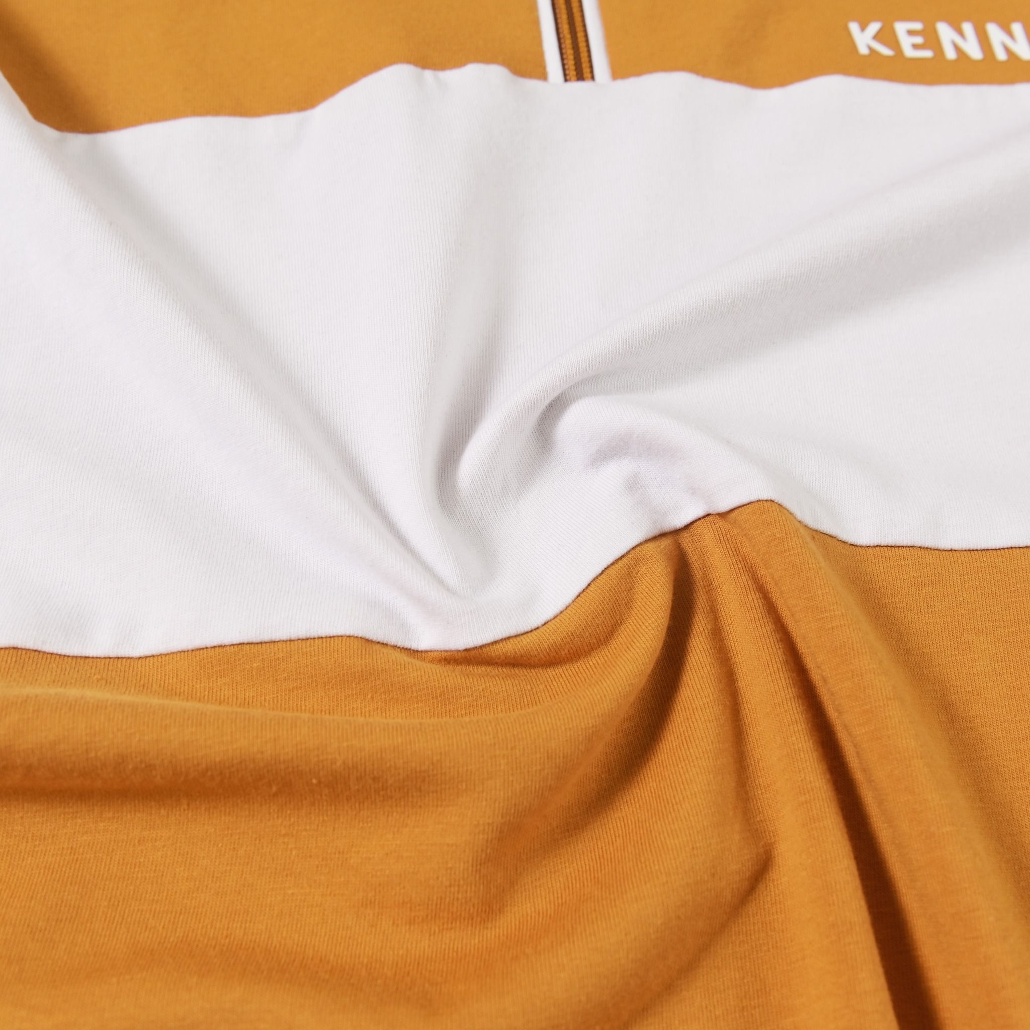  Áo Thun KC Nam Tay Ngắn Màu Mustard Khóa Zip Phối Sọc Ngang Ngực 