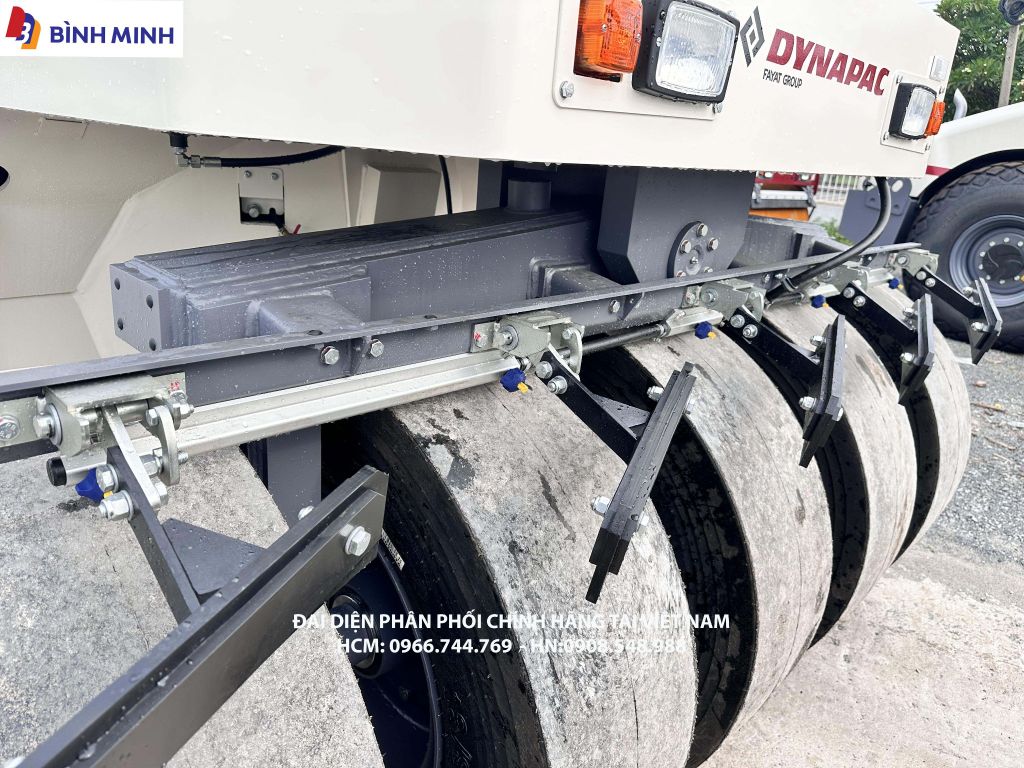 XE LU TĨNH DYNAPAC 9 BÁNH LỐP CP275