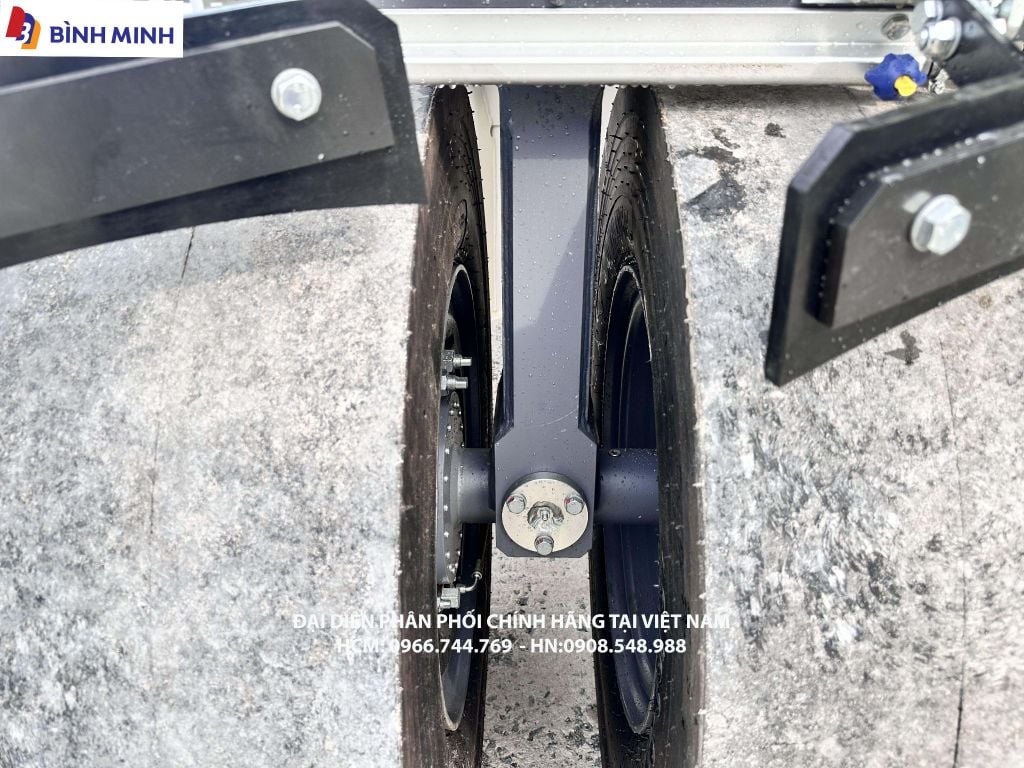 XE LU TĨNH DYNAPAC 9 BÁNH LỐP CP275