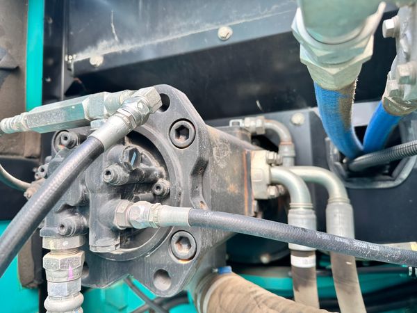  MÁY ĐÀO BÁNH XÍCH KOBELCO SK200-9 - 2014 