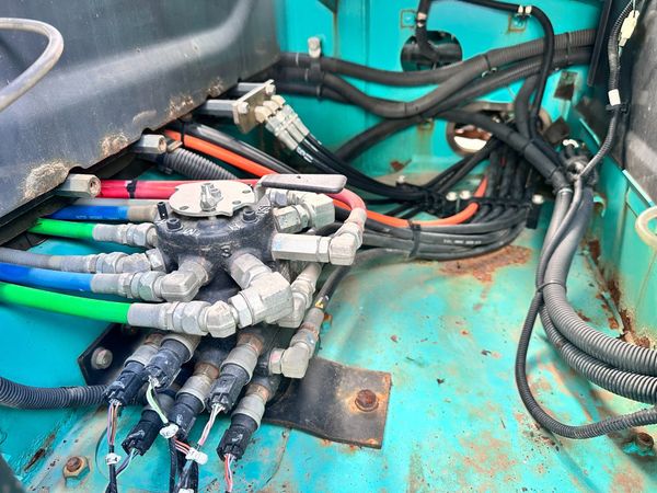  MÁY ĐÀO BÁNH XÍCH KOBELCO SK200-9 - 2014 