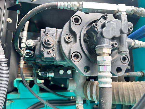  MÁY ĐÀO BÁNH XÍCH KOBELCO SK200-9 - 2014 