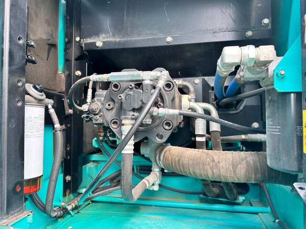  MÁY ĐÀO BÁNH XÍCH KOBELCO SK200-9 - 2014 