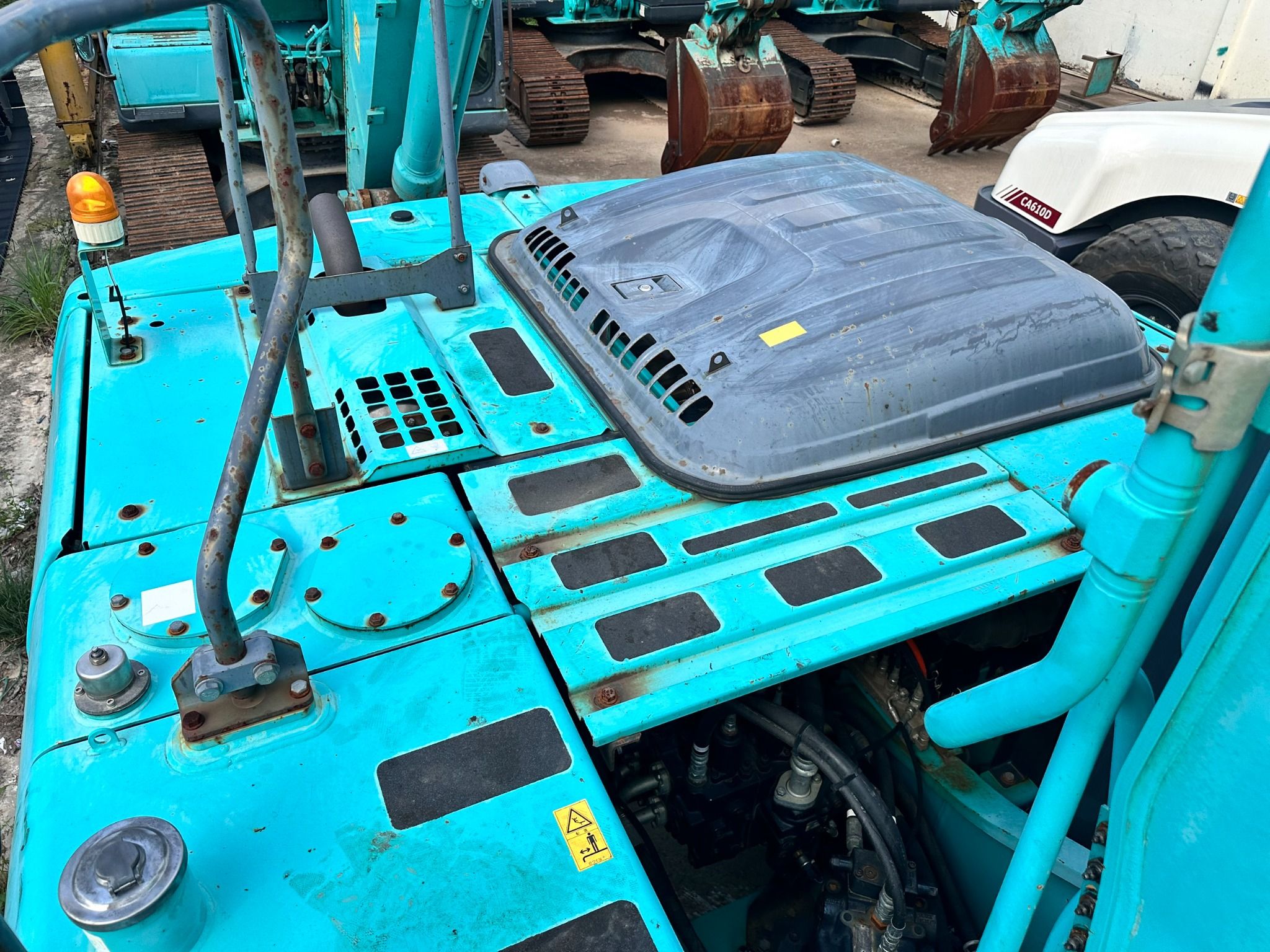  MÁY ĐÀO BÁNH XÍCH KOBELCO SK200-9 - 2014 