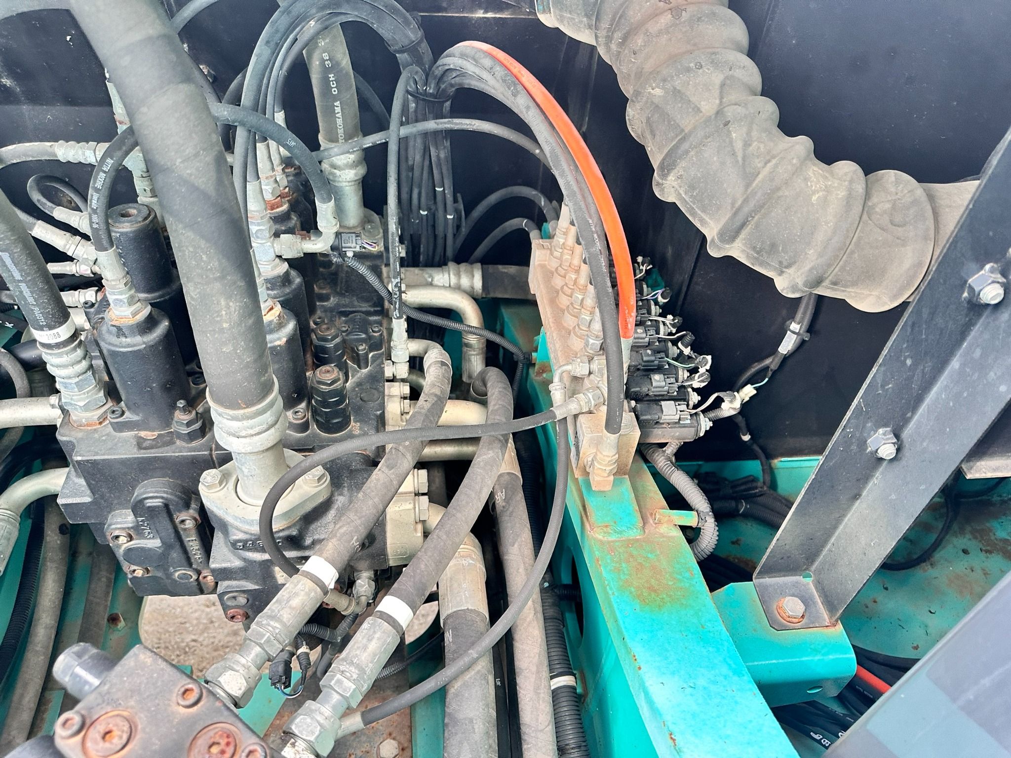  MÁY ĐÀO BÁNH XÍCH KOBELCO SK200-9 - 2014 