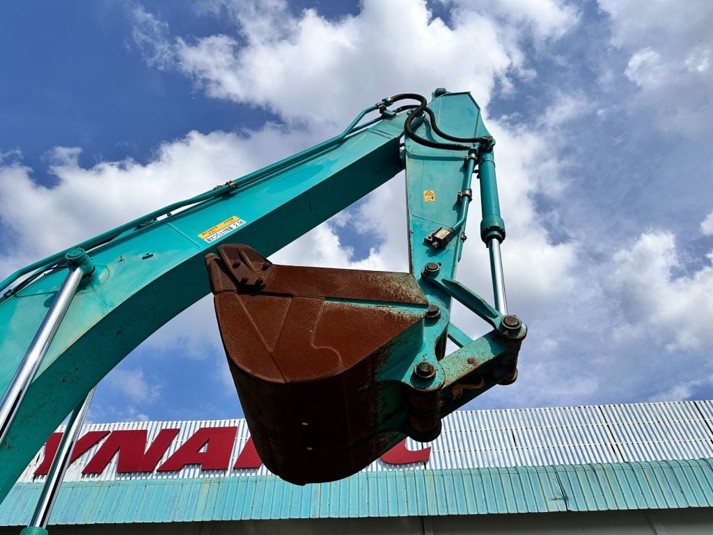 Máy xúc đào Kobelco SK200-9 Năm sx 2014 7xxx giờ